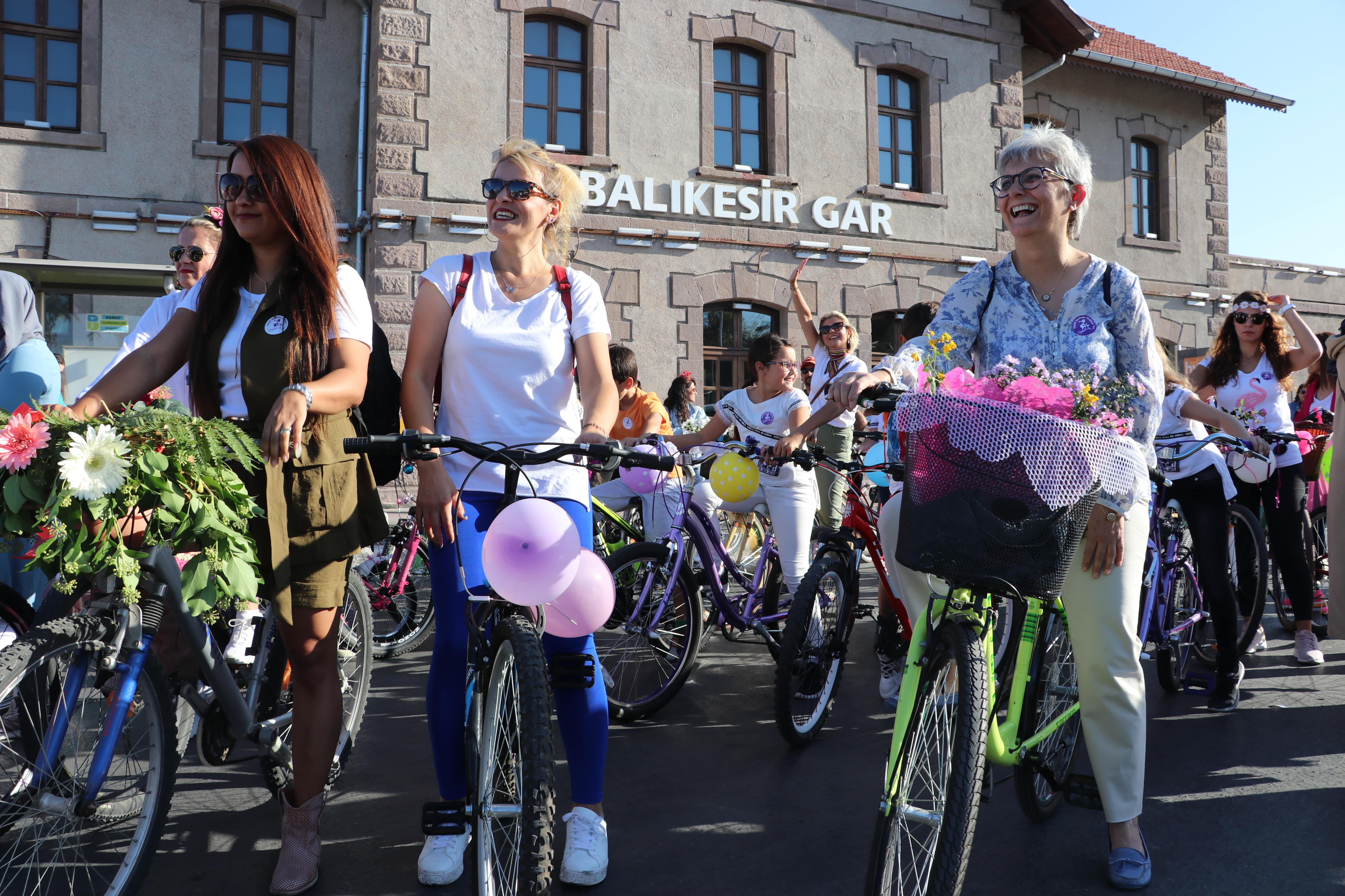 Süslü Kadınlar Bisiklet Turu Etkinliği