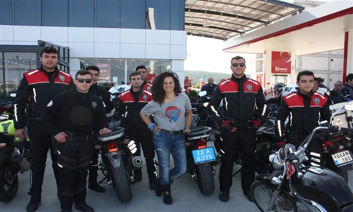 Kadın Motosikletçi Asil Özbay